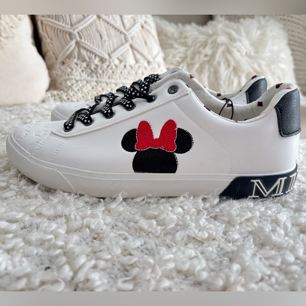 White Sneakers with Red Bow Detail